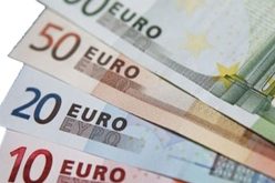 مطار وهران.. توقيف امرأتين بحوزتهما 17 ألف أورو