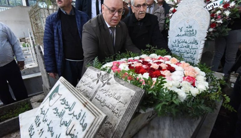 وزير المجاهدين في وقفة ترحم بمقبرة سيدي أمحمد على روح المناضل محمد بلوزداد