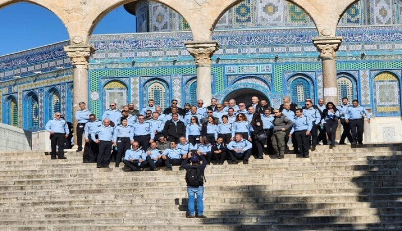 130 ضابطا صهيونيا يقتحمون المسجد الأقصى ويلتقطون صورا استفزازية