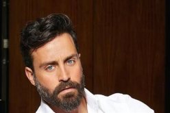 الفنان اللبناني سعد رمضان يستمتع بجمال الجزائر