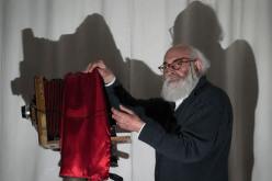 ساند الثورة وتزوج بجزائرية.. وفاة المصور الأرجنتيني الشهير أدولفو كامينسكي