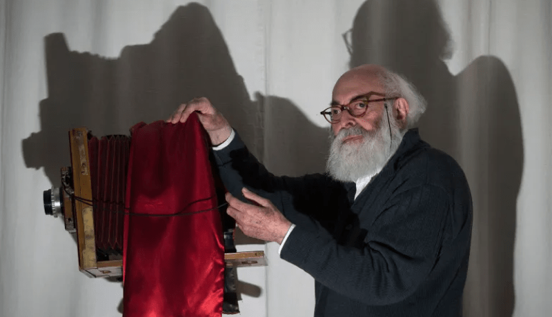 ساند الثورة وتزوج بجزائرية.. وفاة المصور الأرجنتيني الشهير أدولفو كامينسكي