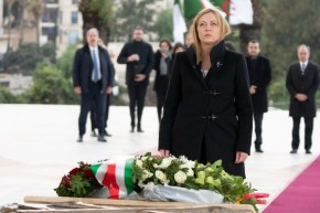 العاصمة: ميلوني تضع إكليلا من الزهور أمام النصب التذكاري بمقام الشهيد