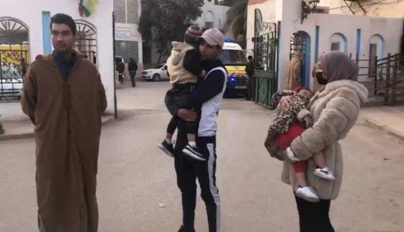 غرداية: بالصور إحتجاج أولياء أطفال مرضى بسبب غياب التكفل الطبي بأبنائهم