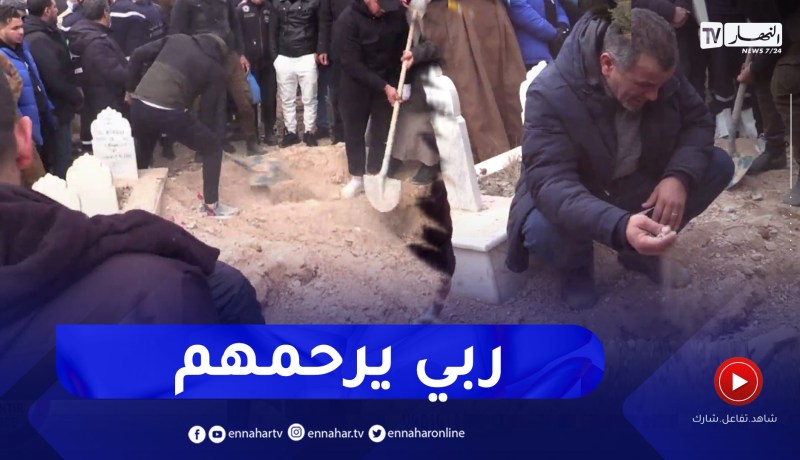 باتنة.. لحظة تشييع جثماني الأم وابنتها اللتين توفيتا في زلزال تركيا