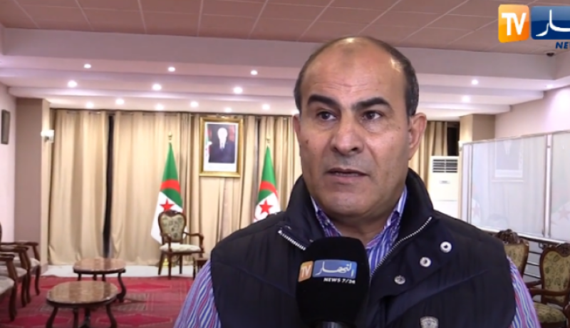 مدوار: “دقيقة صمت عبر الملاعب الوطنية ترحما على عبد القادر ظريف”