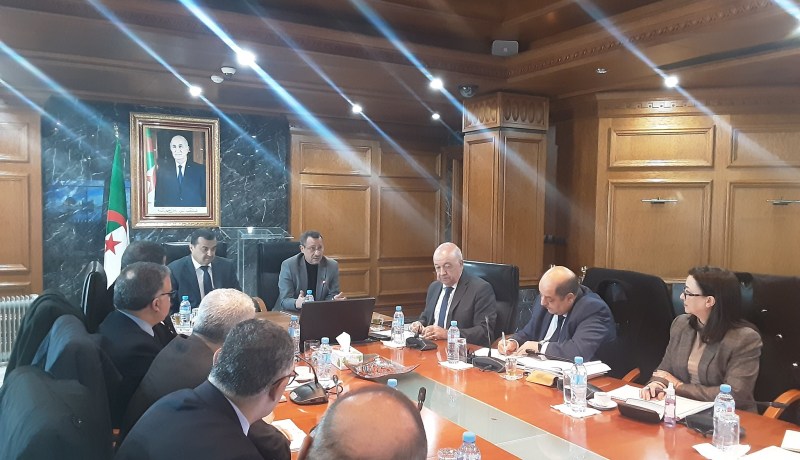 اجتماع تنسيقي حول مشاريع الفوسفات المدمج ومنجم غار جبيلات