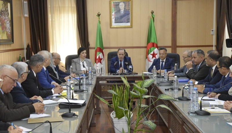 وزير التربية يعقد اجتماعا وزاريا مشتركا حول شعبة الفنون