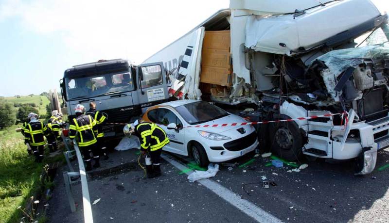 الأغواط: 7 جرحى في حادث إصطدام بين شاحنتين وسيارة بتاجرونة