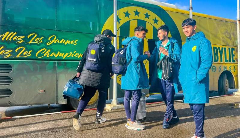 بالصور.. شبيبة القبائل تحل بالعاصمة تحسبا لمواجهة الوداد المغربي