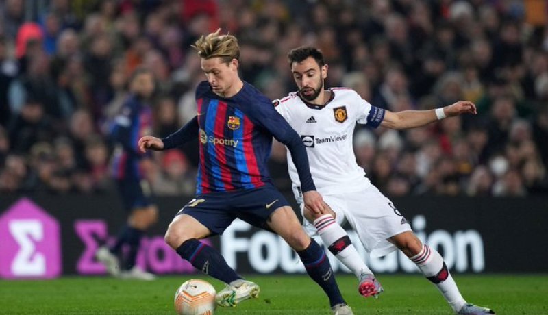 التعادل يحسم القمة بين برشلونة ومانشستر في الدوري الأوروبي