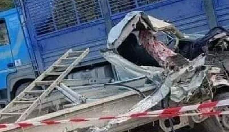 بجاية: وفاة شخص وإصابة أخر في إصطدام شاحنتين بتيشي