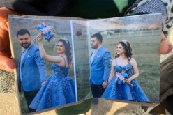 صورة تفطر القلوب.. تركي ينهار أمام بقايا منزل خطيبته