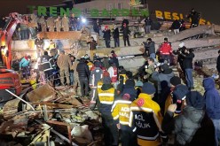 تركيا.. ارتفاع حصيلة ضحايا الزلزال العنيف إلى 2379 قتيلا و14483 جريحا