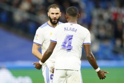 جماهير الريال تطالب بطرد آلابا من الفريق بسبب بن زيمة