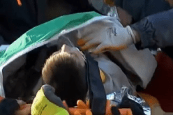 مشهد يحبس الأنفاس.. انتشال أم وطفلها بعد 100 ساعة تحت الأنقاض