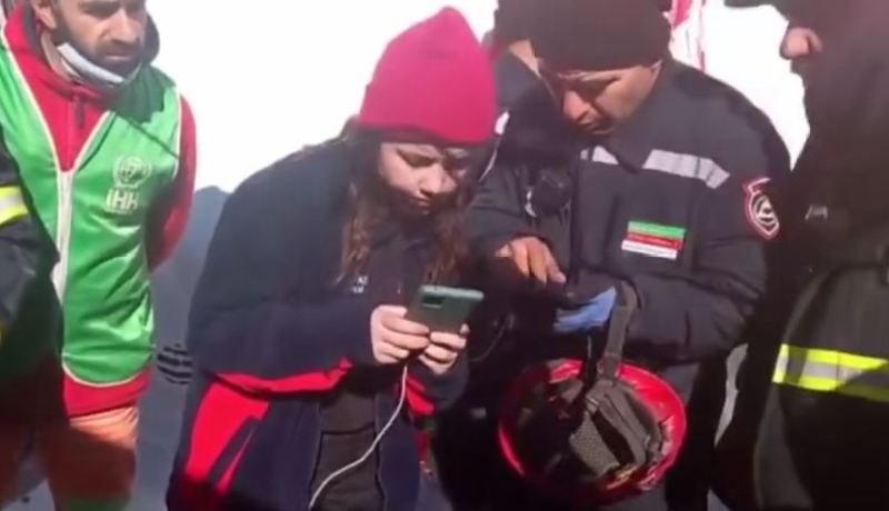 بالفيديو.. تركية تطلب دعم فريق الإنقاذ الجزائري بعد سماعها صوتا تحت الردوم