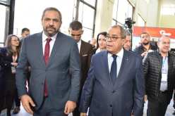 وزير الصناعة الصيدلانية يأمر برفع قدرات الإنتاج ويندد بالممارسات غير القانونية