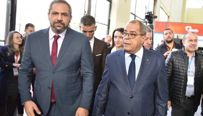 وزير الصناعة الصيدلانية يأمر برفع قدرات الإنتاج ويندد بالممارسات غير القانونية