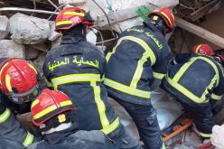 بالفيديو.. الحماية المدنية الجزائرية تنتشل الضحية السابعة من تحت الانقاض بحي الصالحين بحلب
