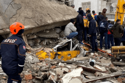 أردوغان يعلن عن ارتفاع عدد ضحايا الزلزال إلى 912 قتيلا و5383 مصابا