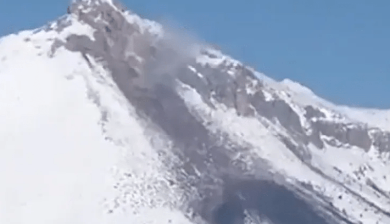 بالفيديو.. ظاهرة “غريبة” يشهدها جبل في بؤرة الزلزال المدمّر