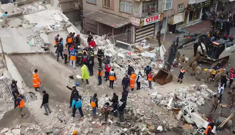 زلزال جديد يضرب تركيا وارتفاع عدد الضحايا إلى 1541 قتيل و9733 مصاب