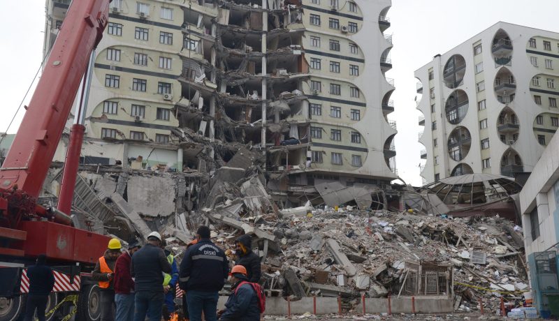 بعدما فاق قتلى الزلزال 28 ألف قتيل.. تحذير من حصيلة “كارثية” تدمي القلوب