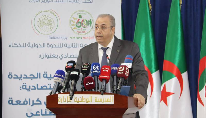 وزير الصناعة.. 3 إصدارات لمرافقة المؤسسات في دمج الذكاء الاصطناعي