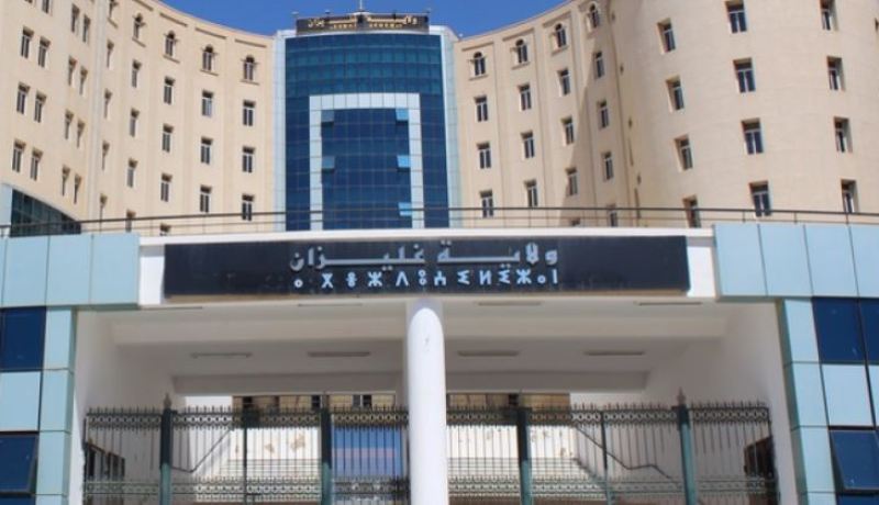 والي غليزان ينهي مهام إطارين بالولاية 