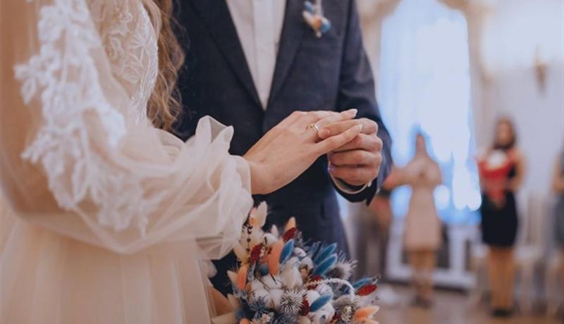 عاصمية بنت أصول تتمنّاه بسيطا شهما وحنونا