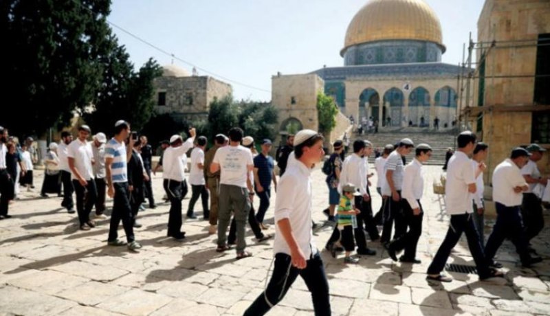 مُستوطنون يقتحمون المسجد الأقصى المبارك