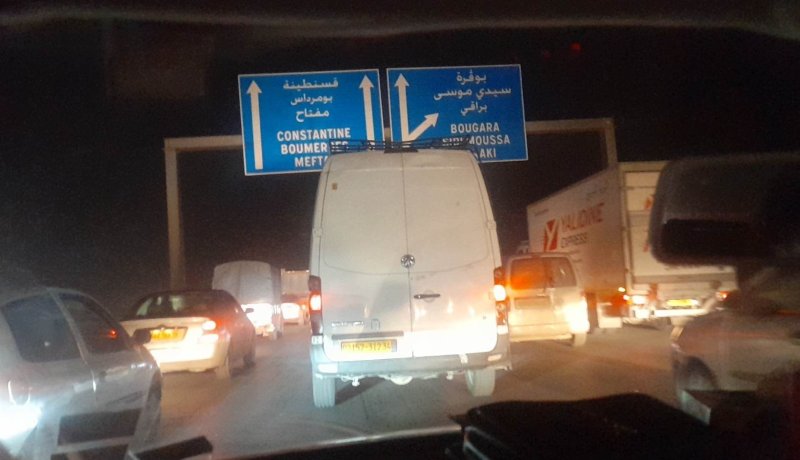 البليدة.. غلق الطريق السيار على مستوى وادي جر في كلا الاتجاهين