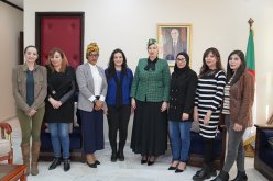 مولوجي تستقبل المُشارِكات في ورشة “الجَزائر بحُب”