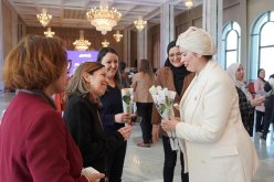 وزيرة الثقافة تُكرم نساء قطاعها بمناسبة عيدهن العالمي