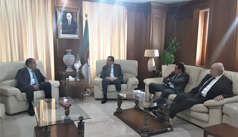عرقاب يدعو الشركات المحلية للمشاركة في مشاريع الطاقات المتجددة