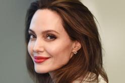 أنجلينا جولي استعانت بقاتل مأجور لقتلها!!