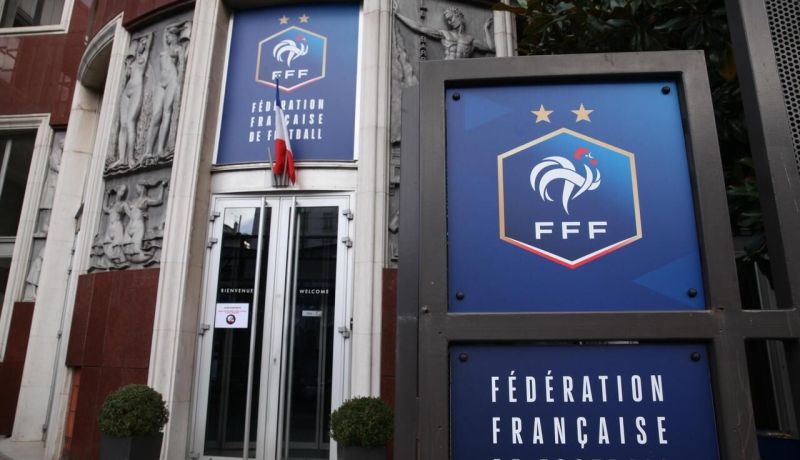 الإتحاد الفرنسي يمنع الحكام من توقيف المباريات لإفطار اللاعبين المسلمين