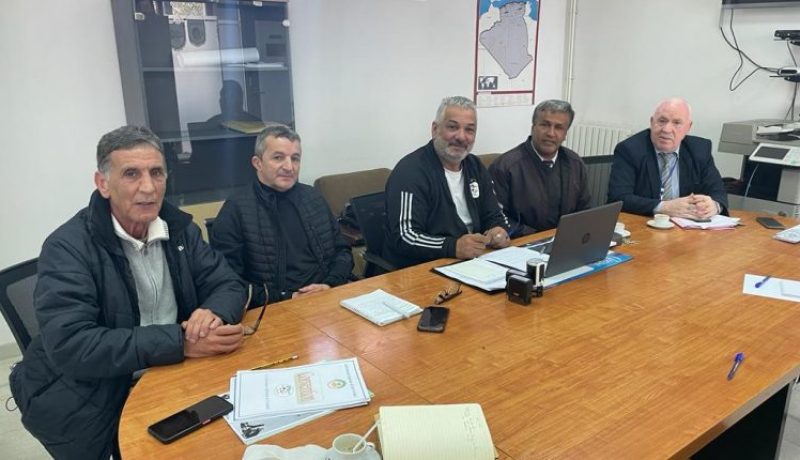 زهير جلول يترأس اجتماعا لتطوير الرياضة المدرسية والنسوية
