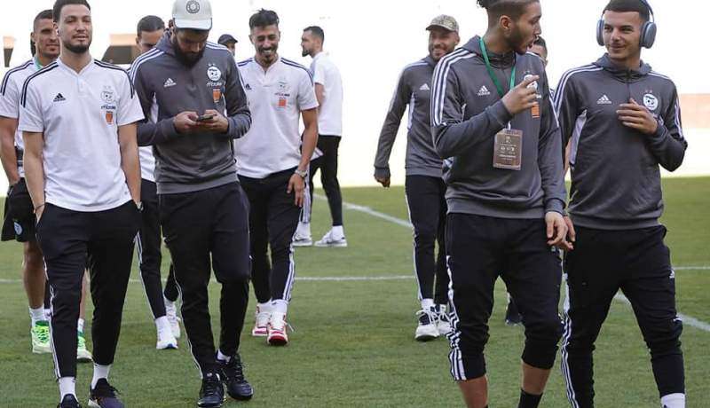 بالفيديو.. لاعبو الخضر يتفقدون أرضية ملعب رادس