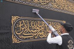 صور رائعة.. هكذا تستعد الكعبة لاستقبال رمضان