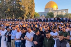 رغم القيود.. 250 ألف فلسطيني يؤدون صلاة الجمعة بالمسجد الأقصى