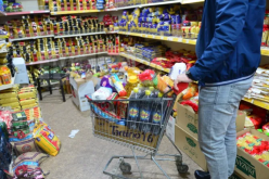وزارة التجارة.. كل المواد الغذائية موجودة في رمضان