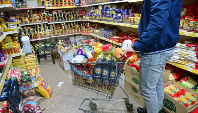 وزارة التجارة.. كل المواد الغذائية موجودة في رمضان