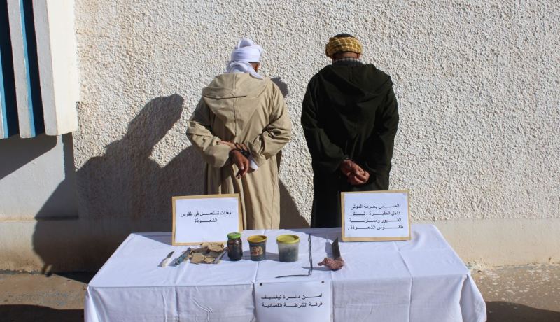 بالصور.. القبض على مشعوذين انتهكا حرمة القبور والموتى