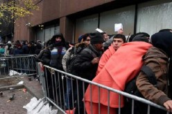 الجوع والبرد نخرا أجسادهم.. الحراڤة يفترشون الشارع في بلجيكا