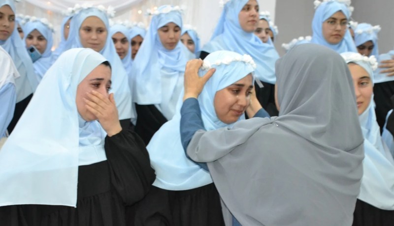 بالصور.. 150 طالبة جامعية ترتدين الحجاب الشرعي بالإقامة الجامعية الجرف باب الزوار