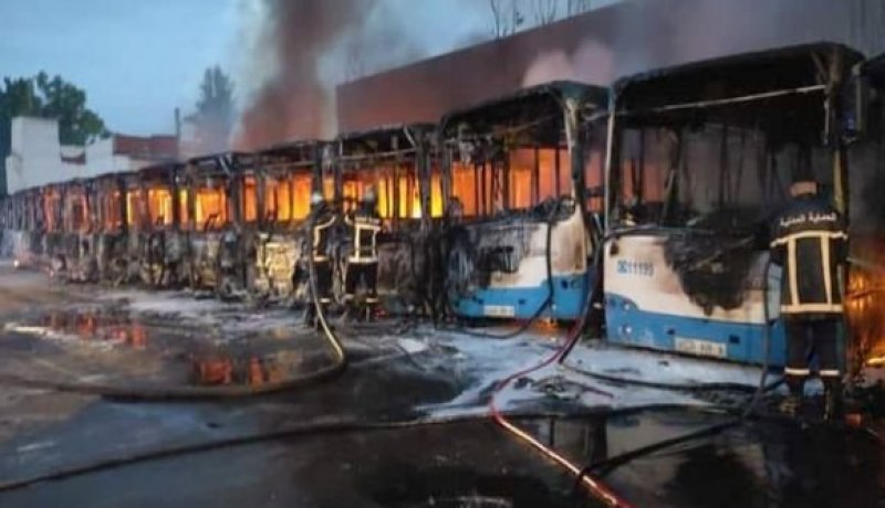 احتراق 11 حافلة إيتوزا وإضراب مفاجئ.. القضاء يفتح تحقيقا