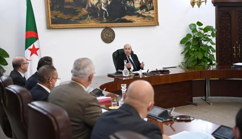 رئيس الجمهورية يأمر الوزير الأول بتقليص اجتماعات الحكومة
