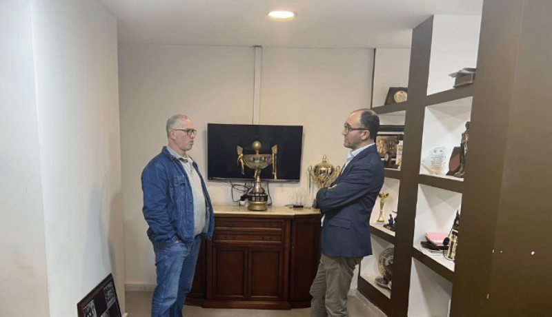 بالصور.. عبد العزيز زروقي يباشر مهامه في شبيبة القبائل